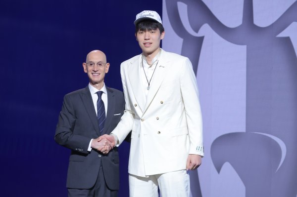 杨汉森的第16场演出☎️ 今年NBA选秀的胜者和败者正在热烈讨论！我的朋友们正在发表评论