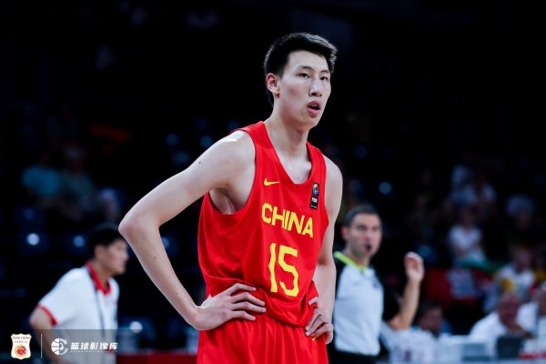 王健：中国男篮U19最大的问题还是在防卫  端 尤其是内线防卫  没协助防守