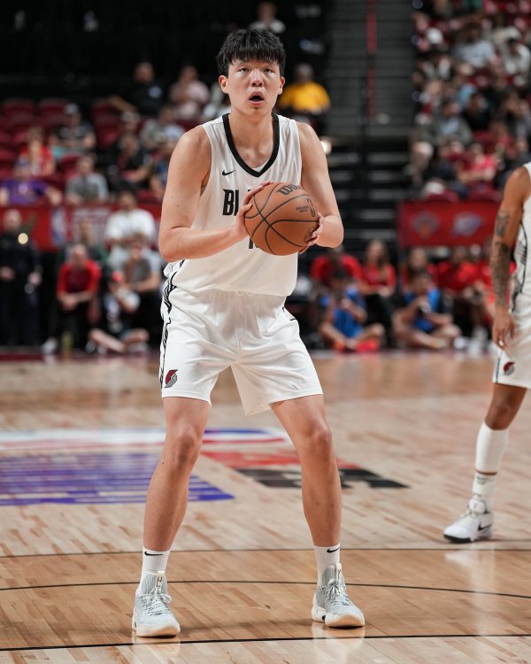 拓记：从姚明到阿联中国球员在NBA都很谦逊 但杨瀚森显得非常自信