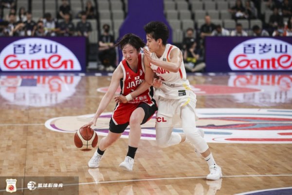媒体人：日本功课做得很好 针对联合防守做了充足的预案 全员手感在线