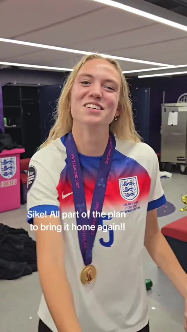 自己炖自己🤣英格兰女古代足球    员开玩笑称“首战输给法国是故意的”
