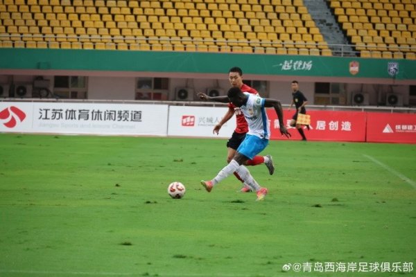 赛前热身  赛-青岛西海岸俱乐部4-1击败成都蓉城，戴维森连进两球