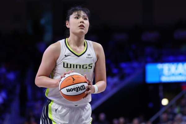 下杆位！李月汝后备  出战5中4得8分7板！佩奇20分 飞翼胜蝉联第一名    第一名