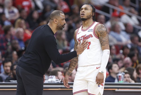 白魔：刚进NBA时没在防卫  端投入 但在乌度卡手下不防卫  就无法上场