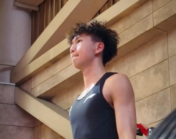 媒体人：广州男篮两年后有权买断张文杰 在交易中得到了现金