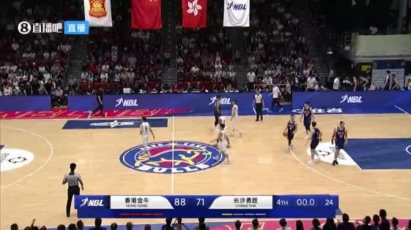 媒体人：篮球框  与端线  距离不符合NBL要求 香港金牛季后赛将更换主场作战