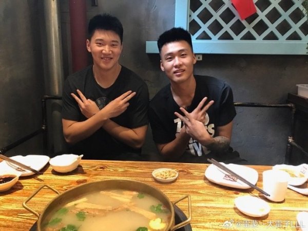 赵睿加盟北京男篮！雷蒙晒照：好的队友 原来在这等着我呢
