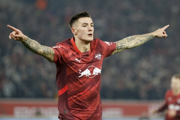 二选一！德天空：塞斯科方与曼联和纽卡昨天都达成了全面口头协议