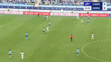 费利佩危险区域  内被击中面部倒地，VAR检查后没有给十二码球