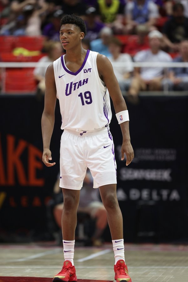 打得可以！5号秀贝利半场8中4拿到9分4板1助1帽