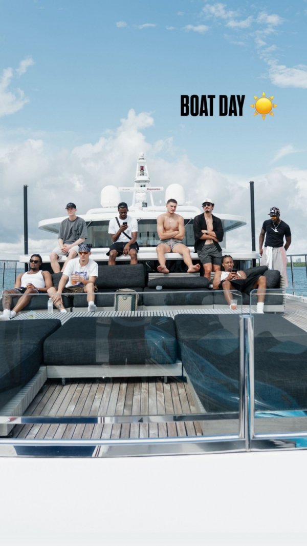 热火兄弟情！希罗晒照：众队友们游艇出海团建！