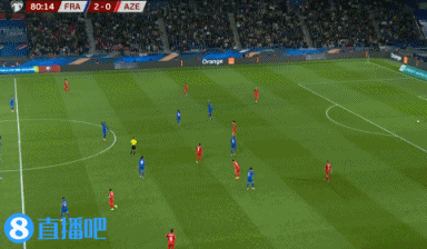 望无大碍！姆巴佩争抢中倒地，随后主动示意替换队员