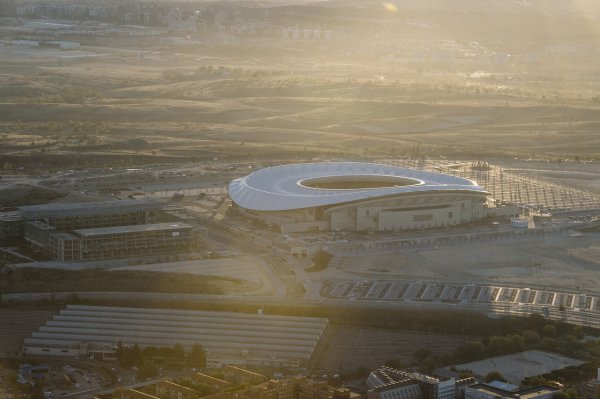 科贝电台：2027年的欧冠总决赛  将在马竞主场作战  万达大都会运动活动    场  举行