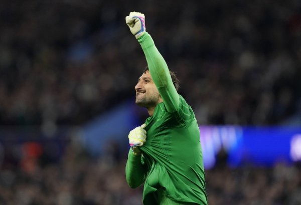 记者：曼城关注多纳鲁马，以防埃德森离队