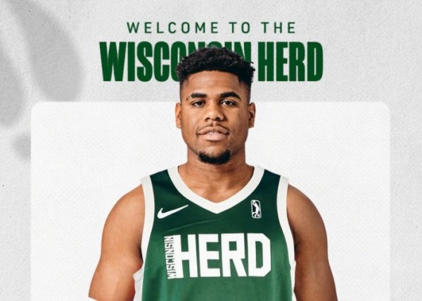 篮网正式签下后场球员马拉奇-史密斯！裁掉特里-罗伯茨与特雷-斯科特