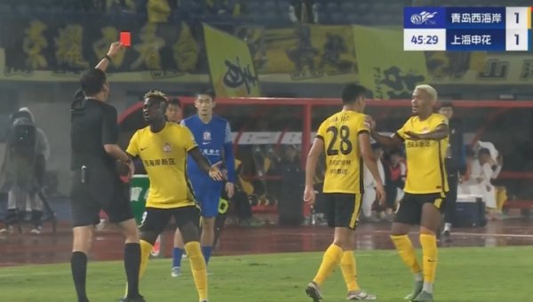 逆天！张呈栋不满判决  追着助理裁判骂，被主裁直红罚下，西海岸剩9人