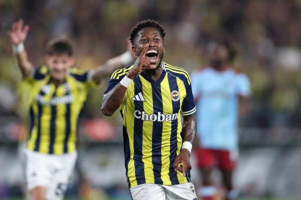 欧冠预选赛  ：费内巴切5-2费耶诺德 总分6-4反转  晋级下一轮