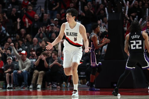 每场都有进步！杨瀚森半场4投2中得4分 6板革新  高 1违例  &没有错误