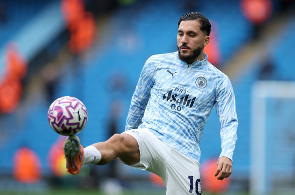 队报：应对曼城反复高强度冲刺跑  跑要求，谢尔基“减重”两公斤