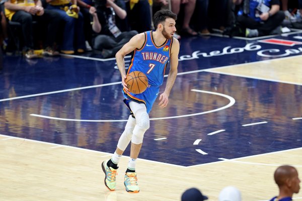 霍姆格伦17投11中得到28分7板2助 延长赛  赛三分2中2&6犯离场