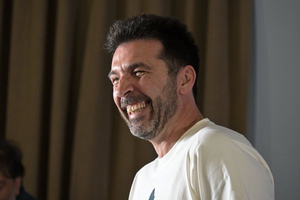 布冯：自从阿莱格里指导教练员上任以来，米兰成为意甲第一名  的强劲  角逐  者