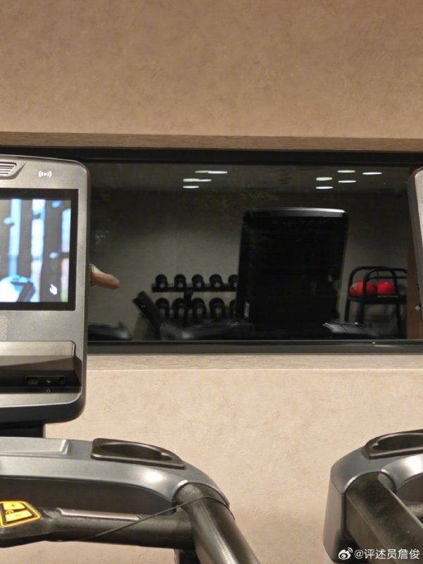 凌晨4点的曼彻斯特！詹俊晒照：健身运动练习      房准备比赛  ，天太黑不敢外出缓步